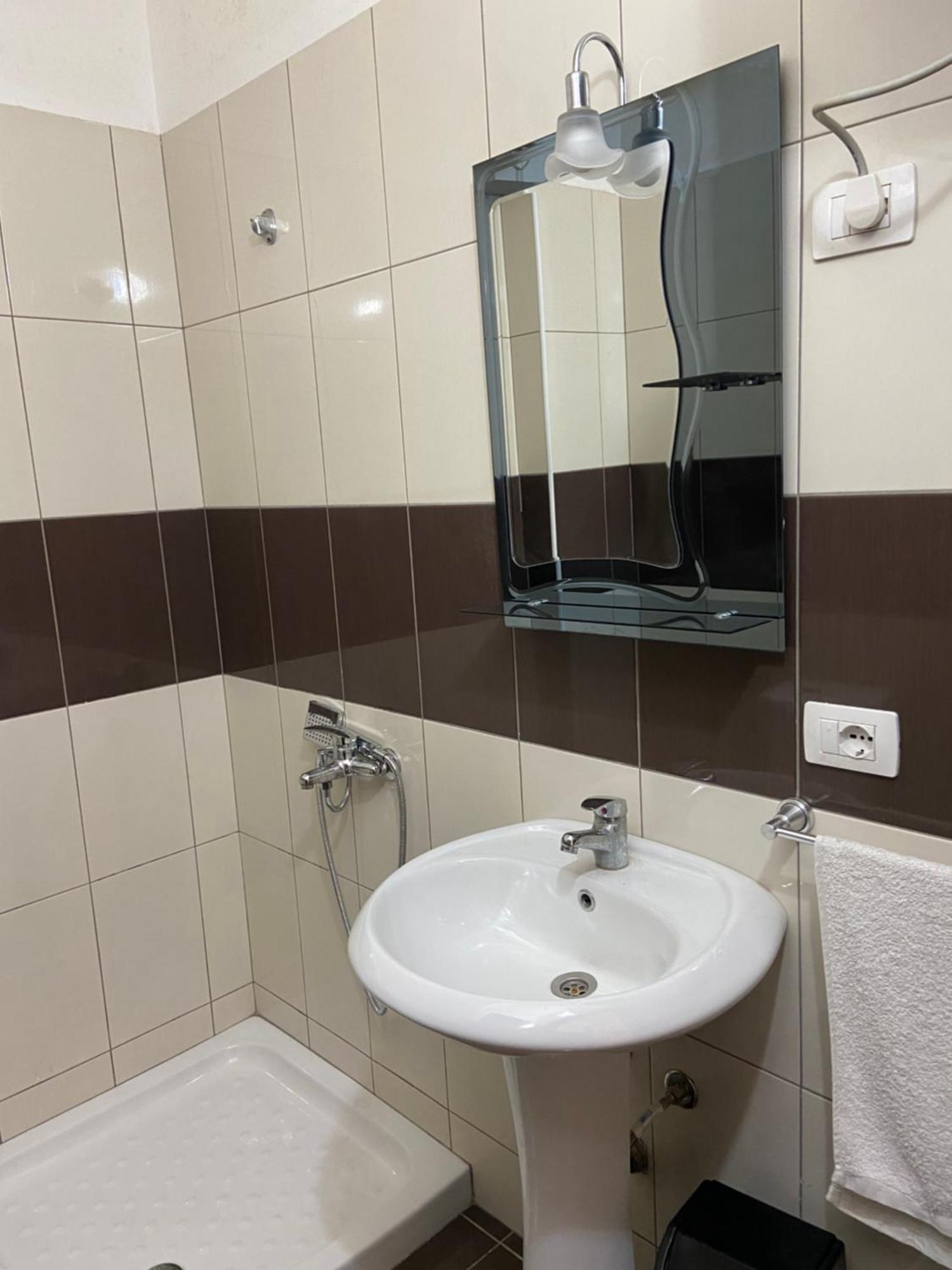 Ari Apartaments Vlorë Exterior foto